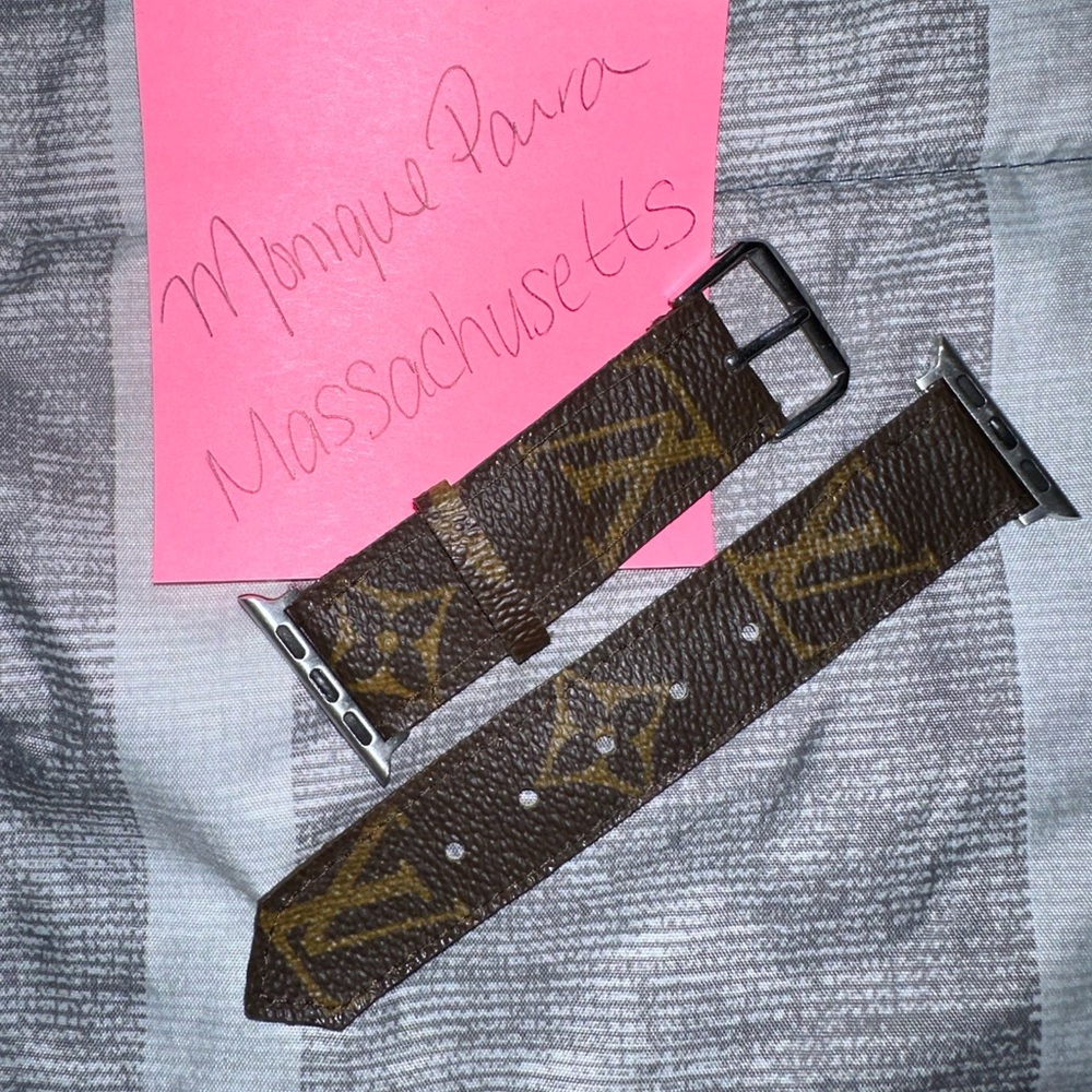 NEW NEVER WORN ….Apple watch band 38mm